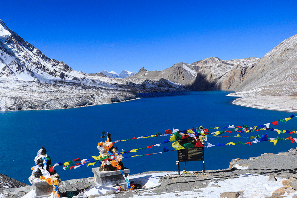 tilicho lake.